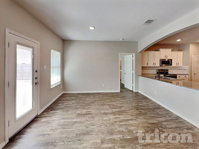 Foto del edificio - 256 Sunny Corner Rd