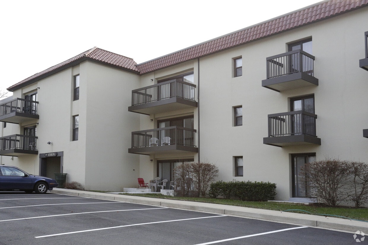 35013503 Holly Hill Rd, Alexandria, VA 22306 Apartments in