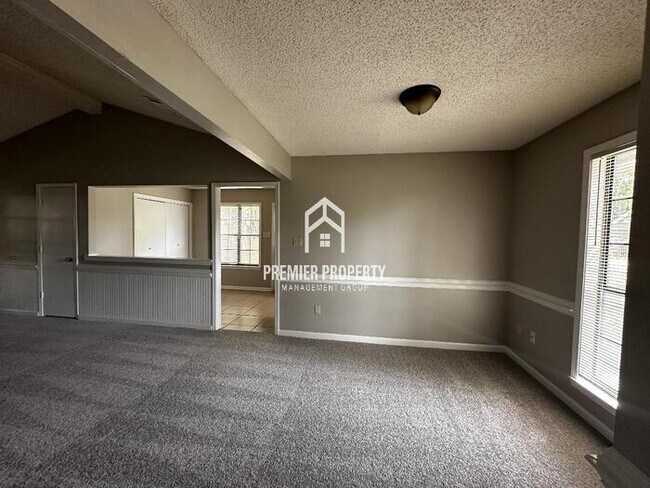 Foto del edificio - 6828 Tawny Cove