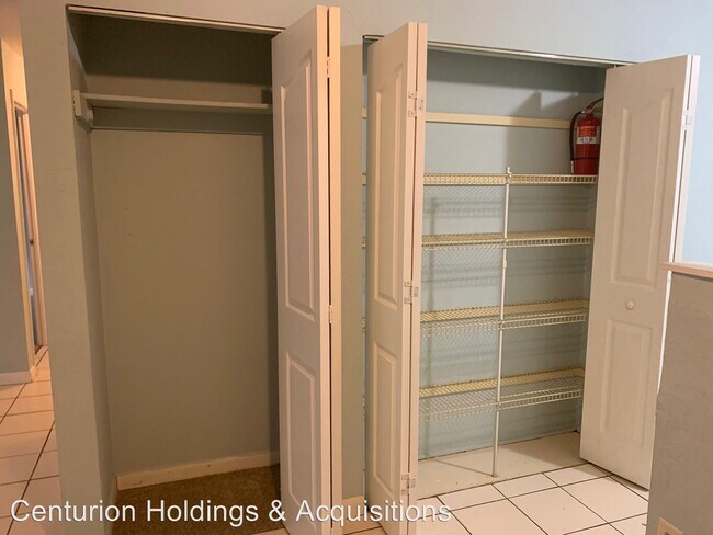 Building Photo - 2 br, 1 bath Apartment - 1005 SW 60TH TER