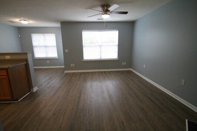 Foto del edificio - 1364 Walnut Hill Dr