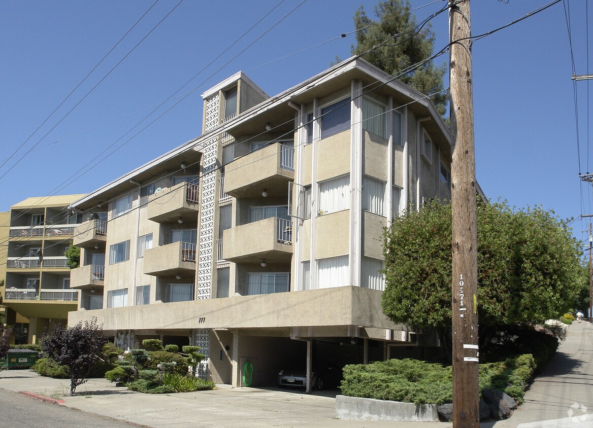 Foto del edificio - 777 Rand Ave