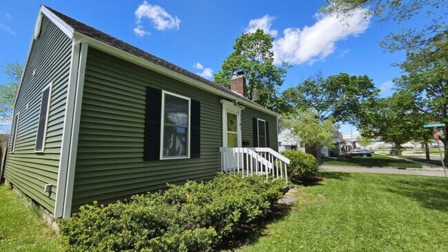 Building Photo - 1141 Cleo St