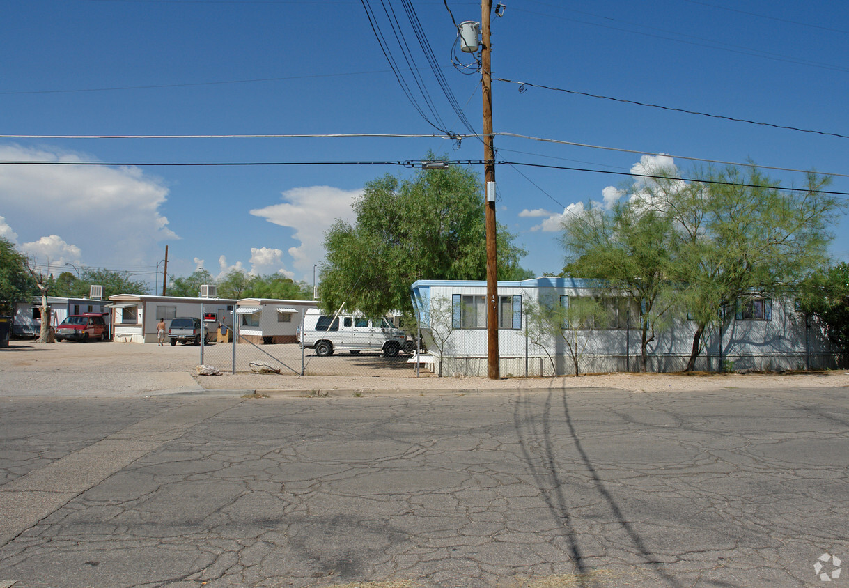 Building Photo - 8 Mobile Homes & 5 Apartments