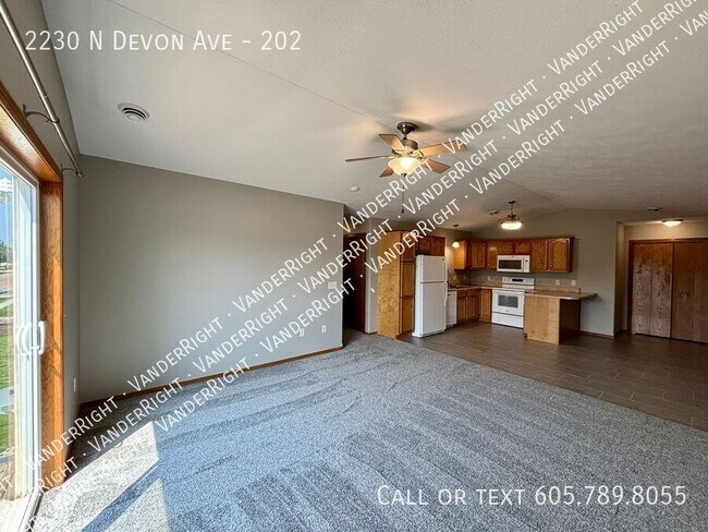 Foto del edificio - 2230 Devon Ave