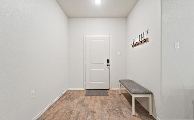 Building Photo - 5606 Kemper St