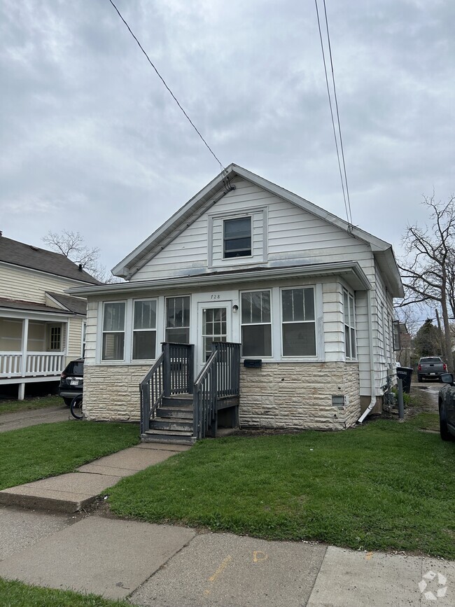 Building Photo - 724 Scott Ave