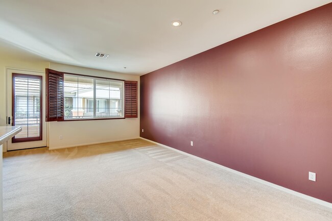 Foto del edificio - Spacious Spectrum 2 Bedroom Townhome with ...