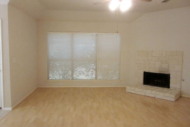 Foto del edificio - 2029 Oak Manor Dr