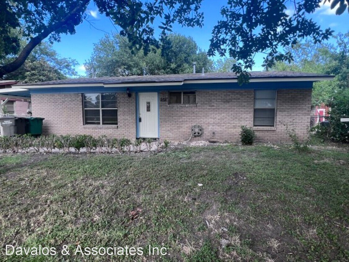 Primary Photo - 3 br, 2 bath House - 330 Parkside