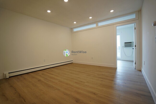 Foto del edificio - 745 E 6th St