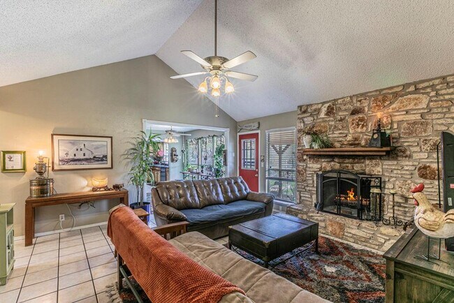 Building Photo - 302 S Mt Rushmore Dr