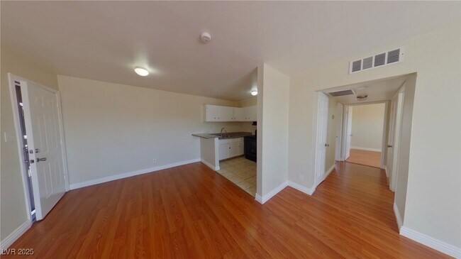 Building Photo - 512 North Cir