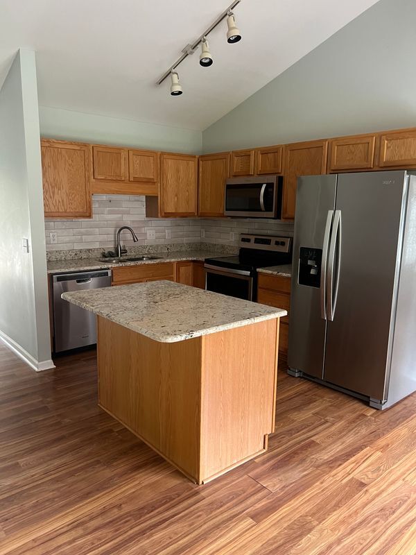 Foto del edificio - 2445 Somerset Pl Dr