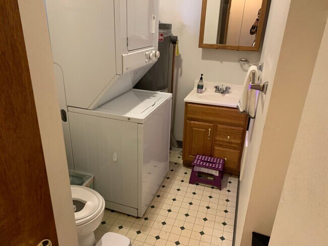 Building Photo - 2025 9th Ave