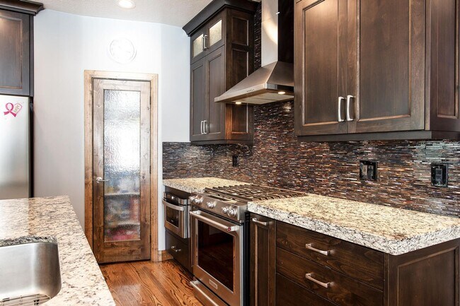Building Photo - Bright and Spacious Living in Willow Creek