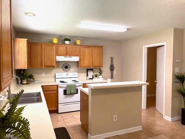 Photo - Huge home features 4 bedrooms & 2.5 baths for Rent!
