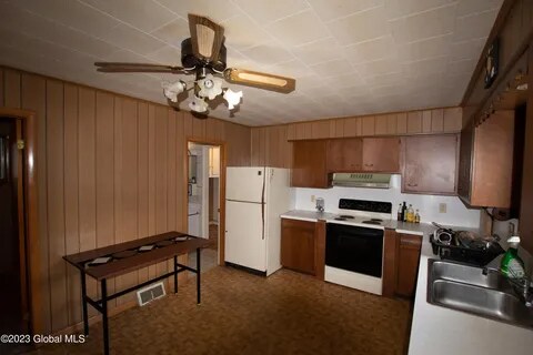 Foto del edificio - 74 W 8th Ave