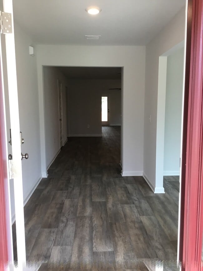Foto del edificio - Beautiful 3/2 Family home in Beulah- Close to Navy Federal Credit Union Main Campus!
