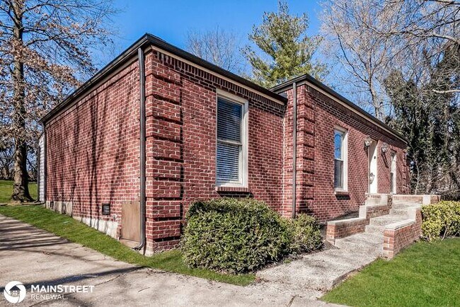 Building Photo - 5904 BLUFFINGTON CT, LOUISVILLE, KY 40291