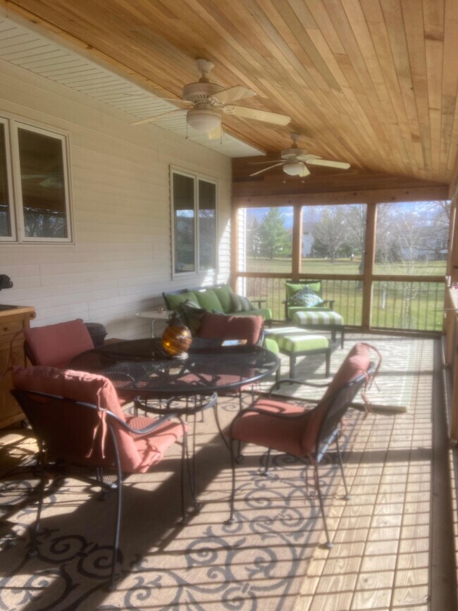 Building Photo - 3211 Magnolia Cir