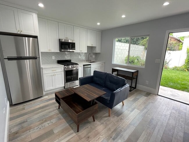 Building Photo - Newer 1 Bedroom/1 Bath ADU in Long Beach
