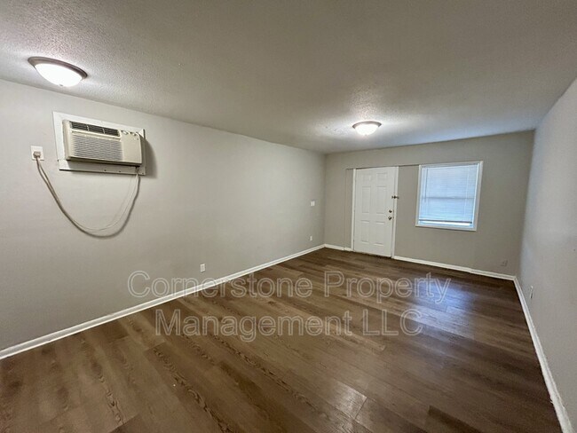 Foto del edificio - 2506 Redbud Ln