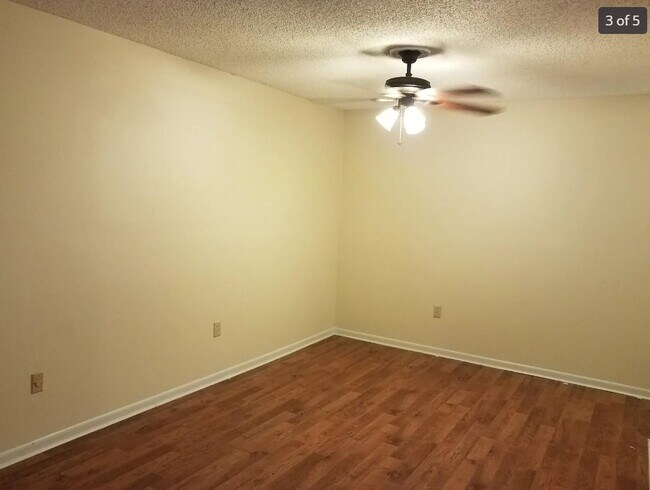 Building Photo - 6921 Whitlow Dr
