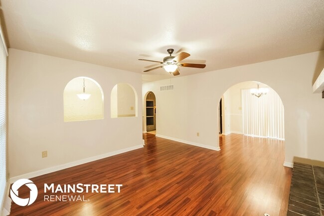 Building Photo - 408 SW Sandstone Dr