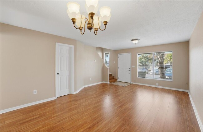 Foto del edificio - 1645 Sandy Point Square