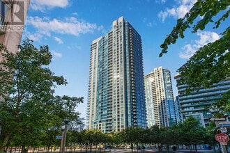 Building Photo - 215 Fort York Blvd