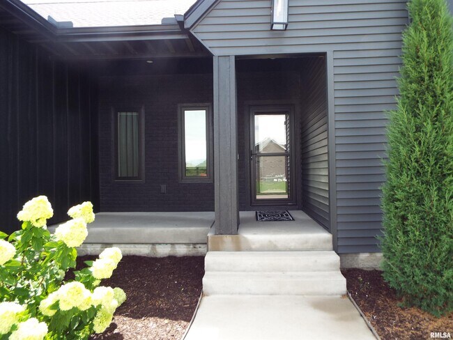 Building Photo - 6745 Joseph Wy