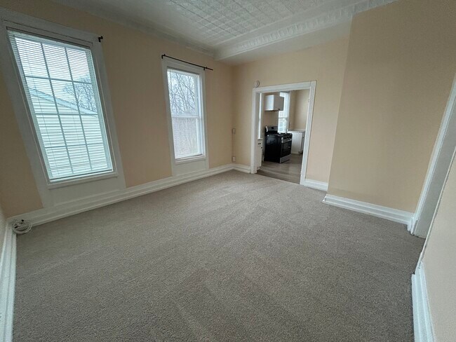 Foto del edificio - 14 McElwain Ave