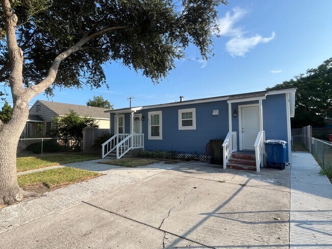 Building Photo - Well Maintained Two Bedroom One Bath!