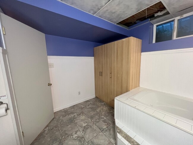 Building Photo - 428 E Wendell Dr