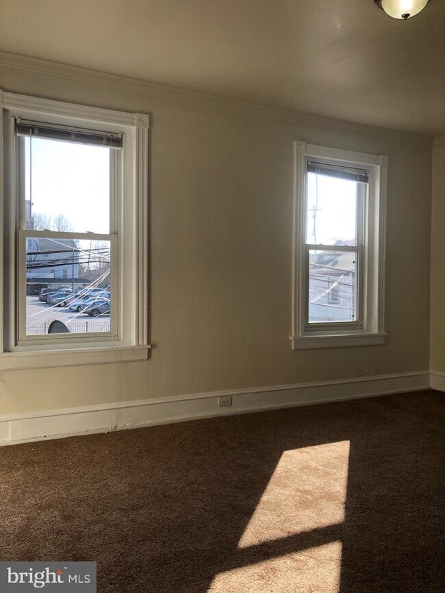 Foto del edificio - 227 W Chestnut St