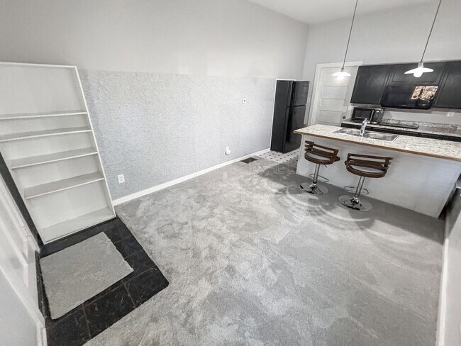 Foto del edificio - 1064 Curran St NW