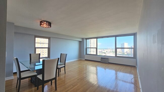 Building Photo - 3600 N Lake Shore Dr