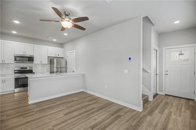 Building Photo - 401 S 29th St