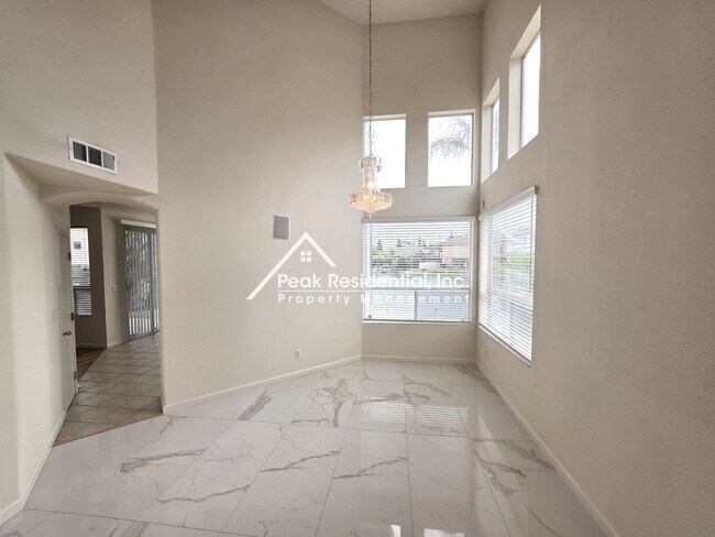 Foto del edificio - Spacious 4bd/3ba Elk Grove Home-Lake Front!