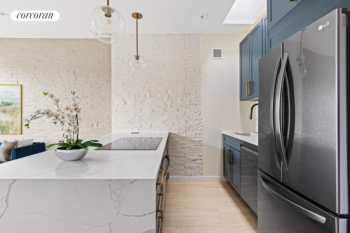 Foto principal - 343 E 92nd St