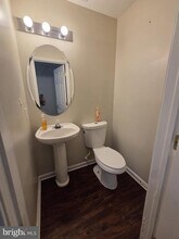 Building Photo - 6 Meadow Rue Ln