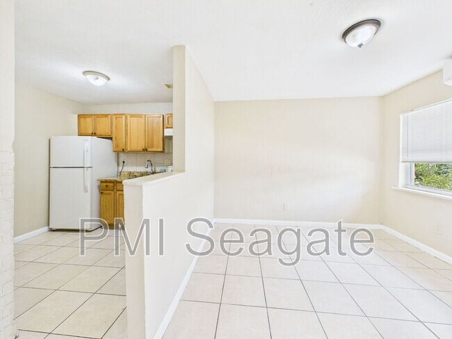 Foto del edificio - 2711 NW 1st St