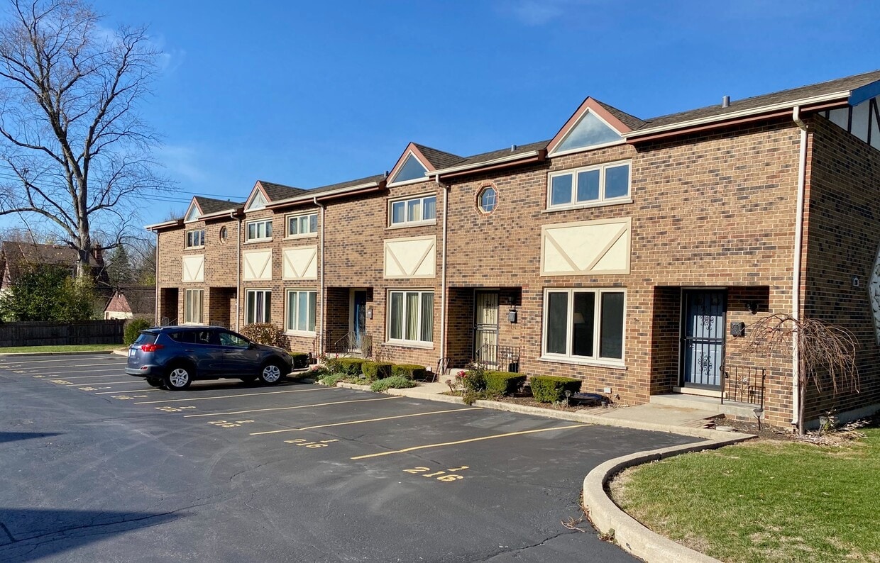 216 West Ave, Elmhurst, IL 60126 Townhome Rentals in Elmhurst IL
