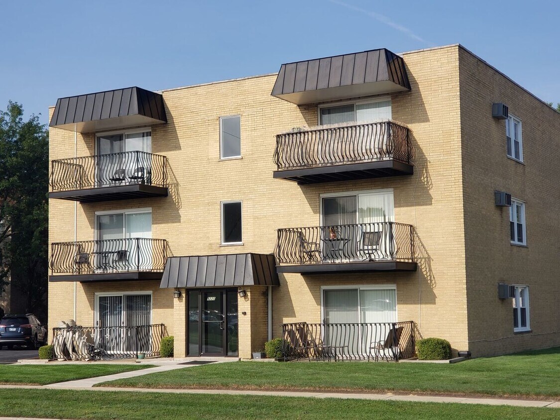 Foto principal - 9220 S Kilbourn Ave
