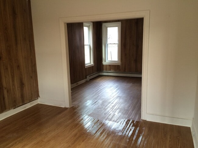 Building Photo - Three bedroom in Columbia