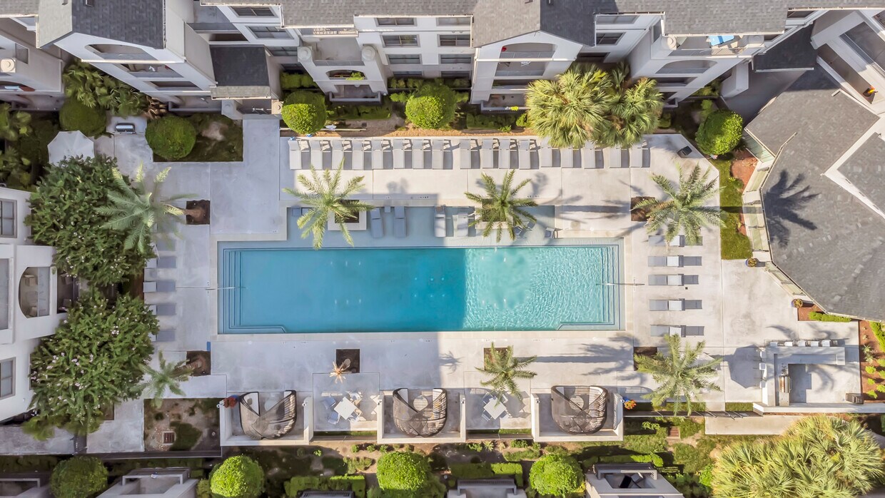 Foto principal - 7550 Seuss Dr