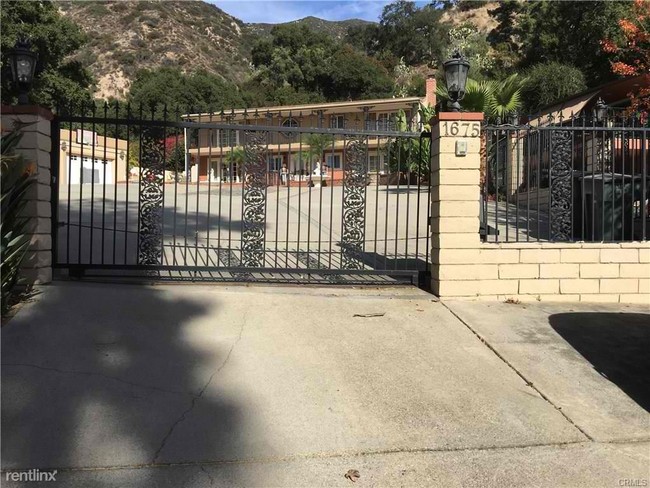 Building Photo - 1675 Hastings Ranch Dr