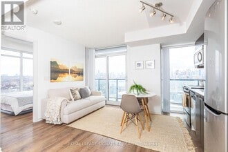 Building Photo - 36 Lisgar St