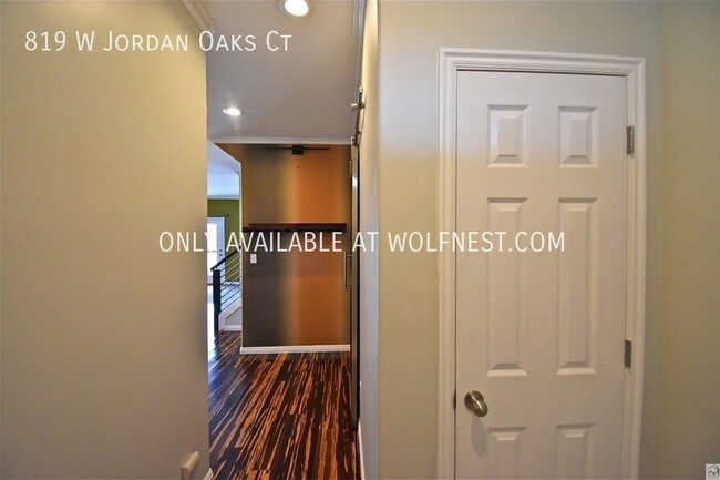 Foto del edificio - Stunning 3 Bed Sandy Townhome! No Deposit ...